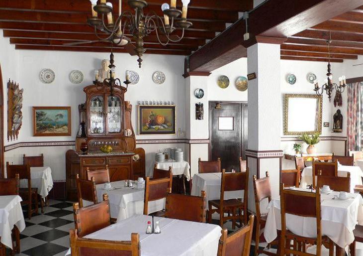 Hostal Cas Bombu Кала Ратхада Екстериор снимка
