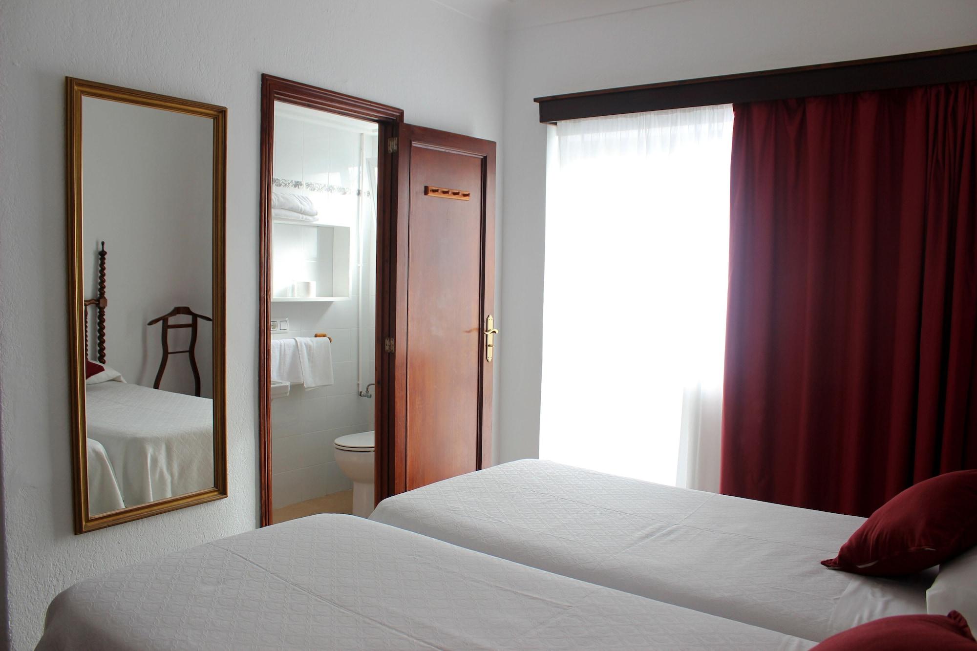 Hostal Cas Bombu Кала Ратхада Екстериор снимка