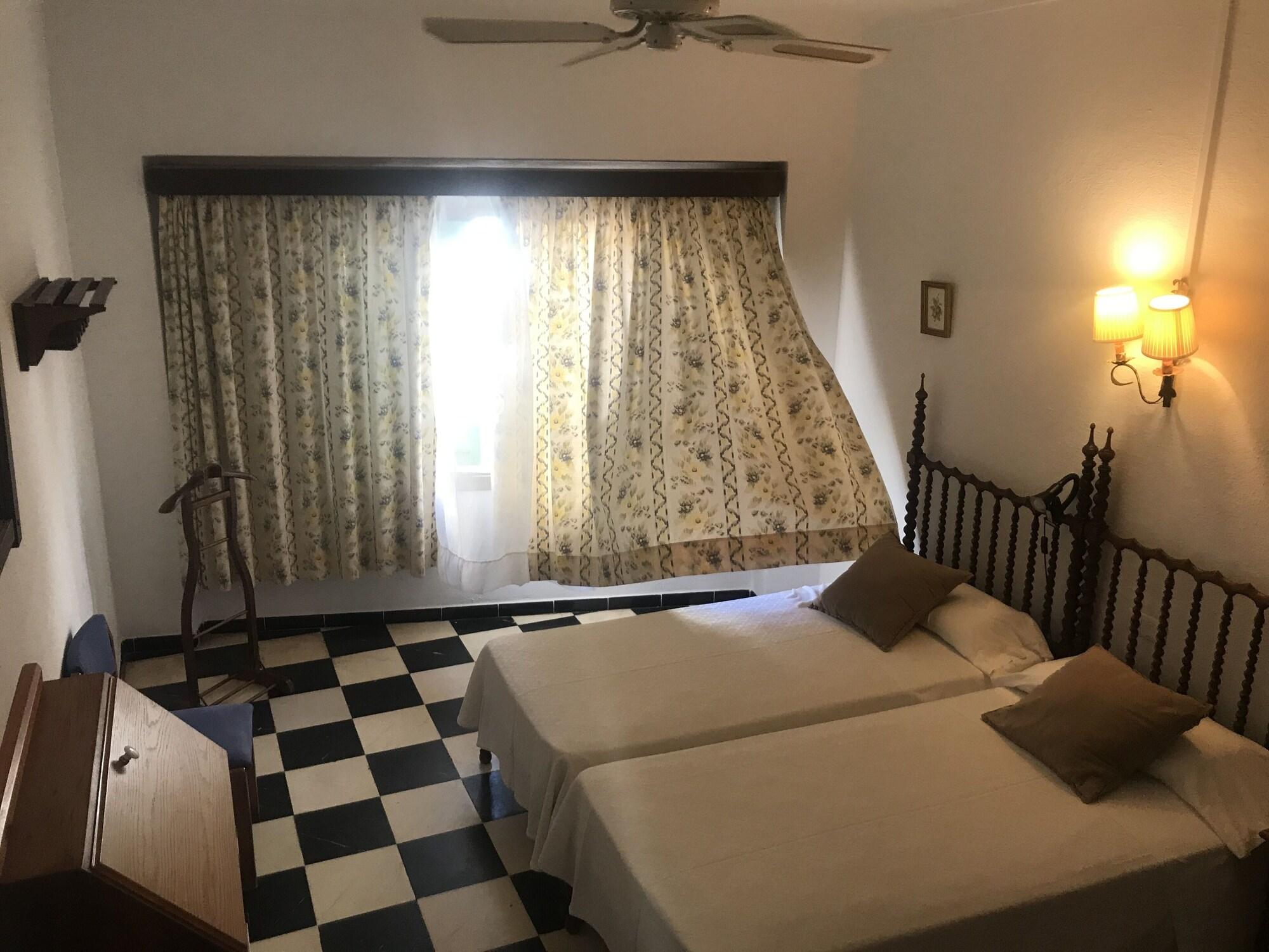 Hostal Cas Bombu Кала Ратхада Екстериор снимка