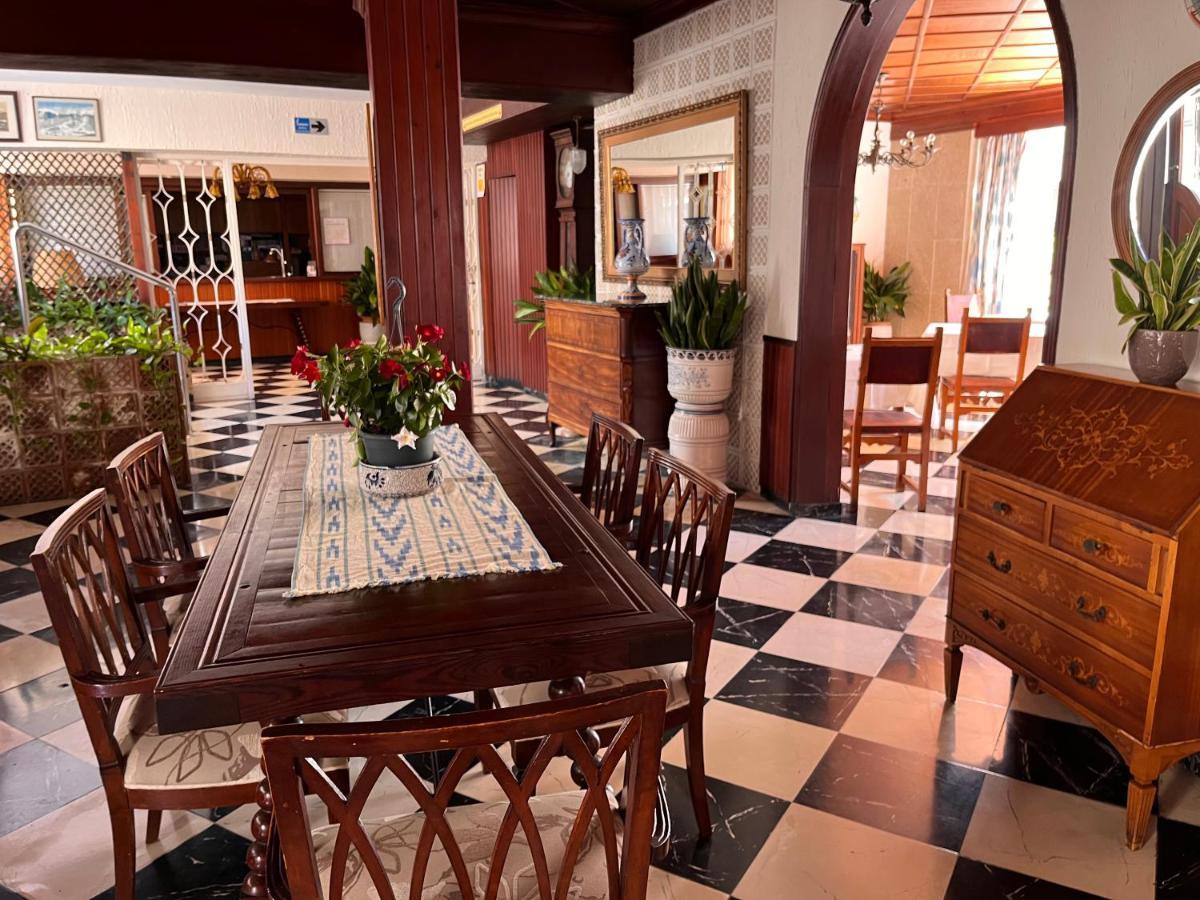 Hostal Cas Bombu Кала Ратхада Екстериор снимка