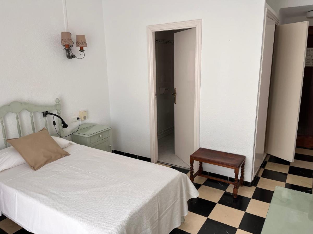 Hostal Cas Bombu Кала Ратхада Екстериор снимка