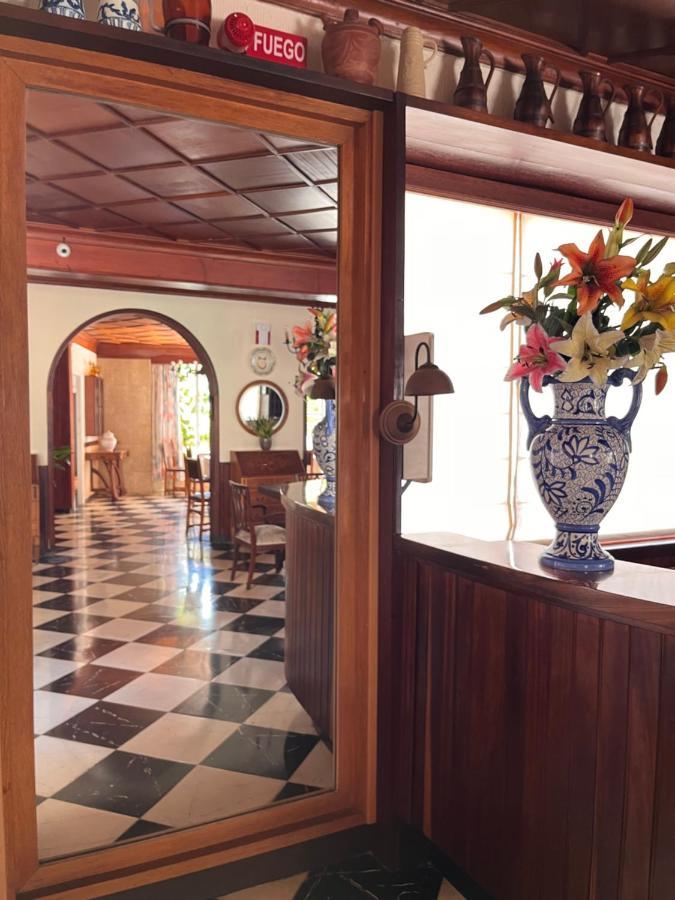 Hostal Cas Bombu Кала Ратхада Екстериор снимка