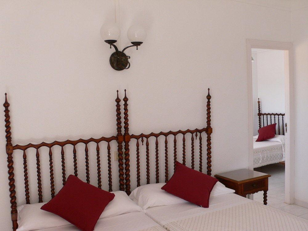 Hostal Cas Bombu Кала Ратхада Екстериор снимка
