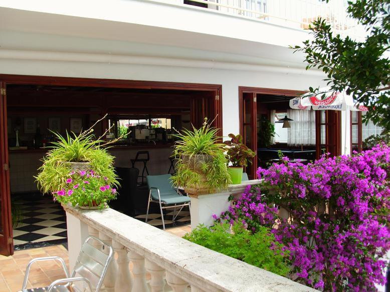 Hostal Cas Bombu Кала Ратхада Екстериор снимка