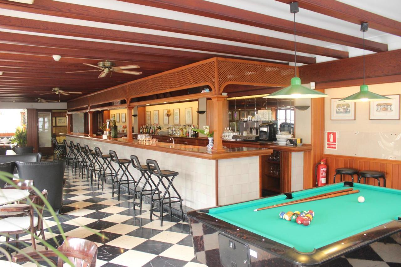 Hostal Cas Bombu Кала Ратхада Екстериор снимка